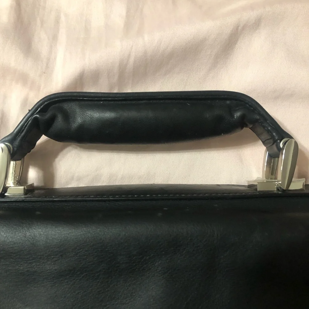 LEVENGER BREIF CASE NEW WITHOUT TAGS